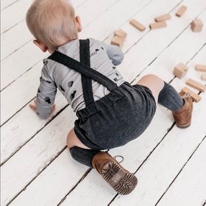 WUFKIDS Dark Grey baby Bloomers